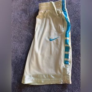 New NIKE without a tag, boy’s bottom size S